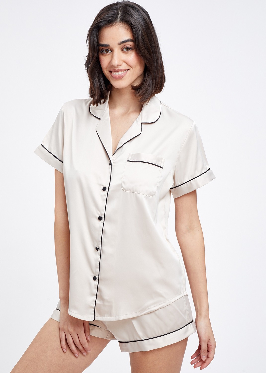 פיג`מה מכופתרת קצרה בייסיק סאטן (Pajamas)