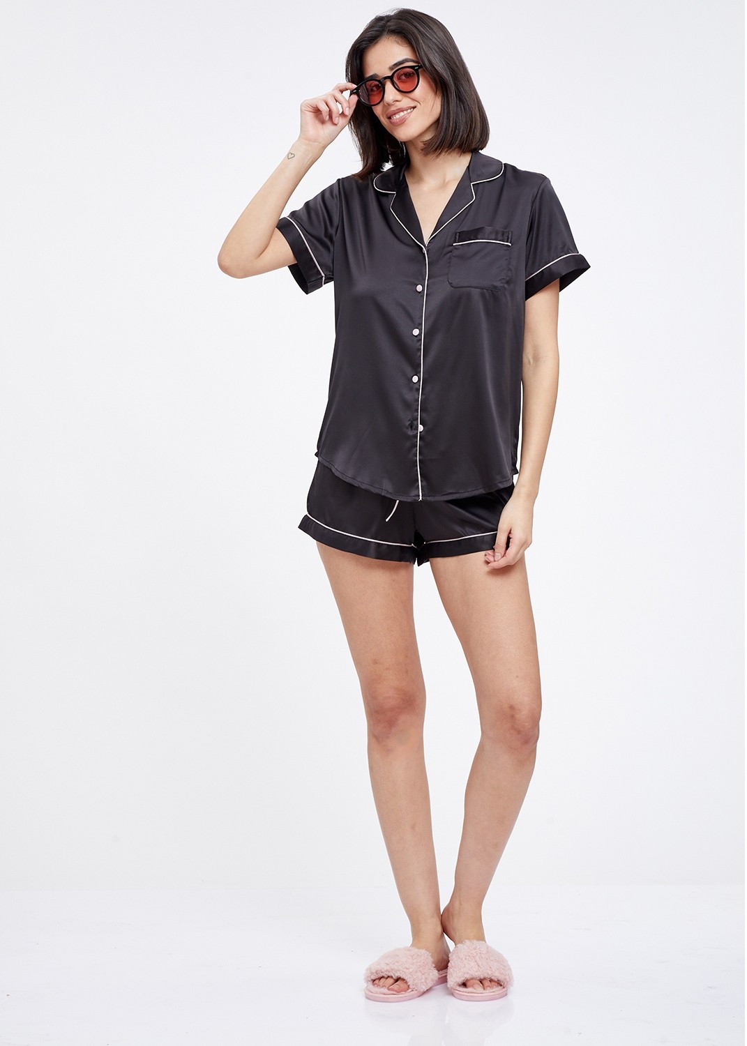 פיג`מה מכופתרת קצרה בייסיק סאטן (Pajamas)