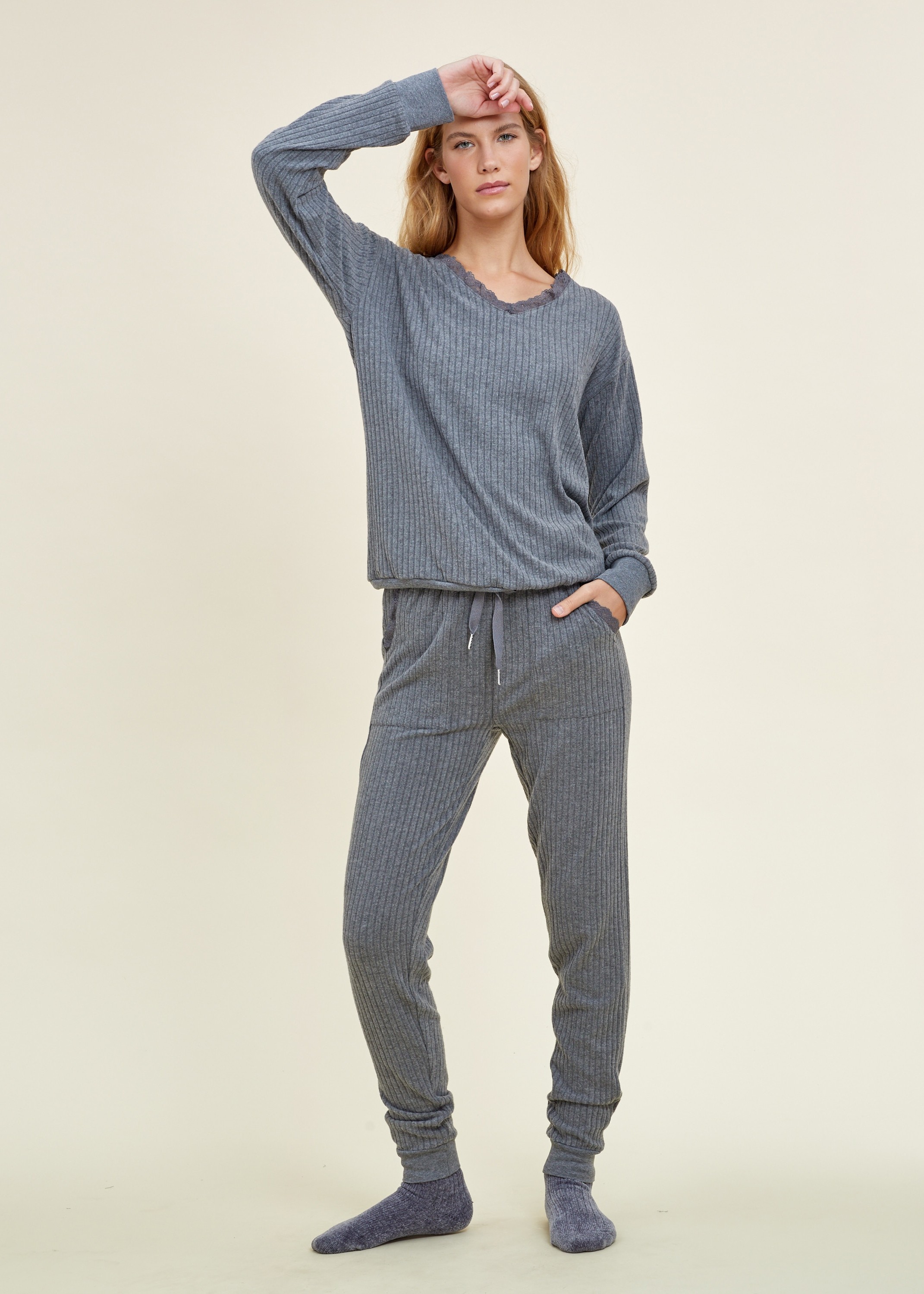 פיג`מה פסים תחרה סריג (Pajamas)