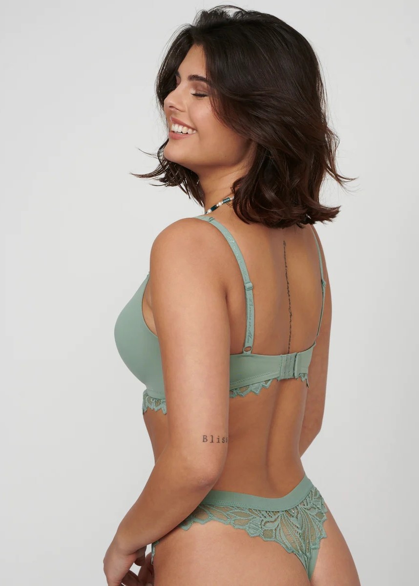 EMILIA PADDED WIRELESS חזייה פוש אפ ללא ברזל 