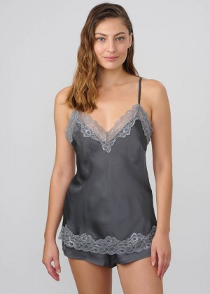 בייבי דול סטן עם תחרה קונטראסט (SexySleepwear)
